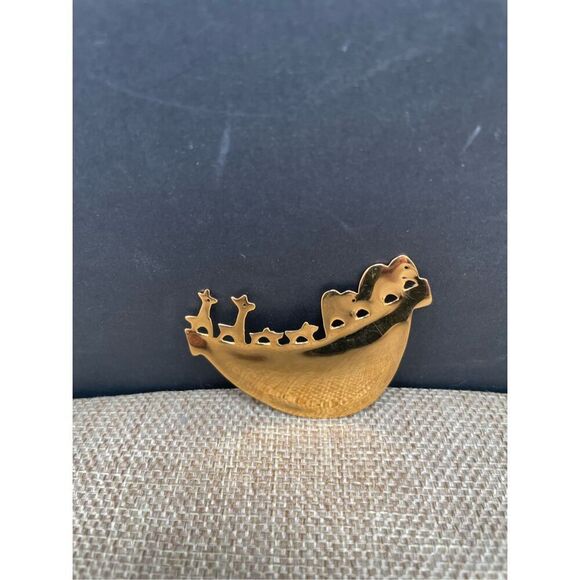 Carlton Ridge for Sutton House Noah’s Ark Brooch Gold Tone - Picture 1 of 8